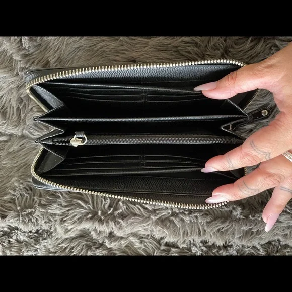 Coach Wallet - Picture 4 of 4